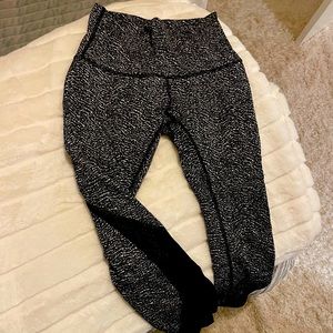 Lulu lemon capris